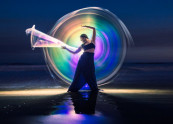 عکاسی از نقاشی رنگین کمانی با نور با استفاده از یک لوله بازتابی دست ساز