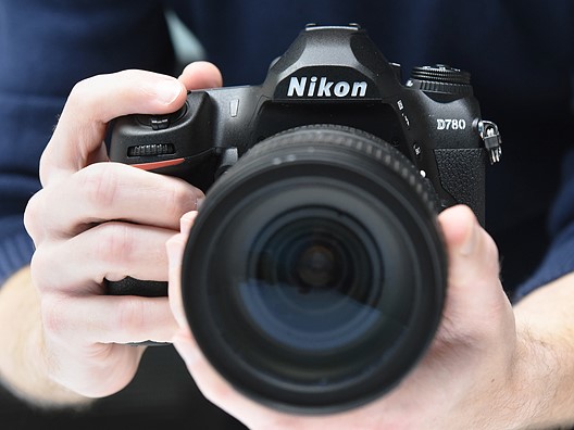نقد و بررسی دوربین نیکون Nikon D780 2 تعمیر دوربین نیکون - تعمیر لنز نیون - نمایندگی نیکون