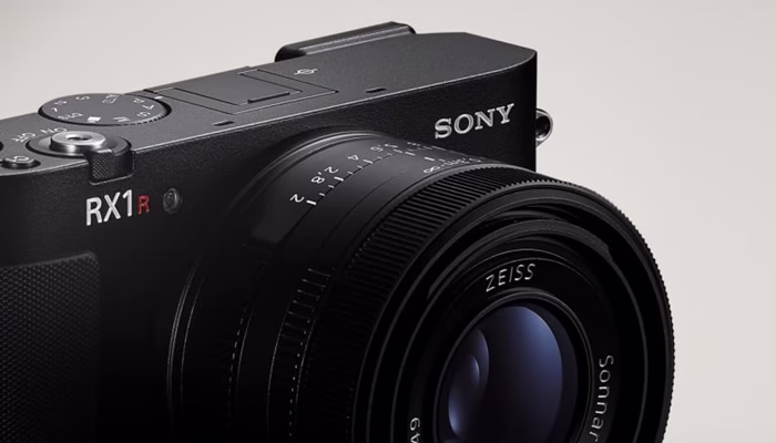 بررسی دوربین RX1 RIII