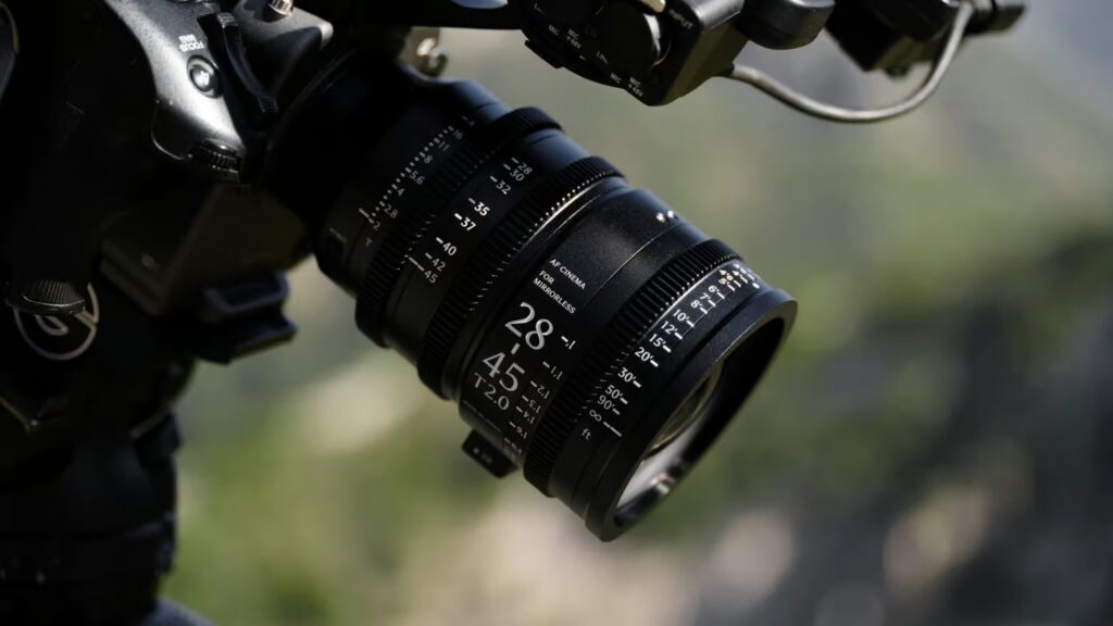 نمونه صحنه فیلم‌برداری با لنز 28-45mm T2.