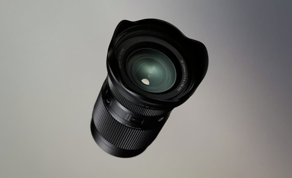 نمای نزدیک از عدسی جلوی لنز 20-200mm. نمایندگی خدمات سیگما
