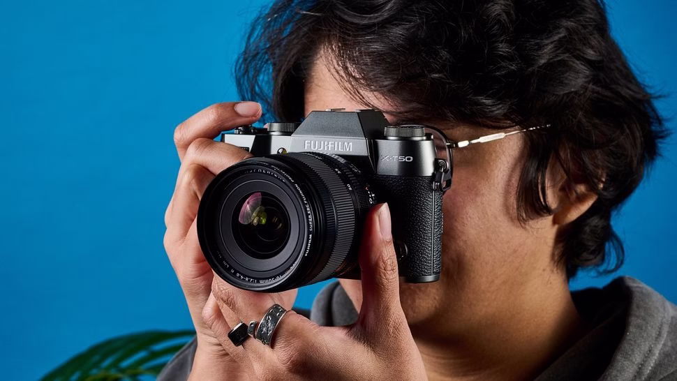بهترین دوربین های بدون آینه در سال 2025 5 Fujifilm X-T50 – بهترین دوربین برای عکاسی خیابانی