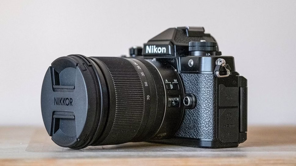 بهترین دوربین های بدون آینه در سال 2025 6 Nikon Z f – دوربین رترو با طراحی کلاسیک.