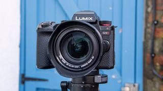 بهترین دوربین های بدون آینه در سال 2025 11 فیلمبرداری 6K با Panasonic Lumix S5IIX – بهترین دوربین برای فیلمبرداری 2025.