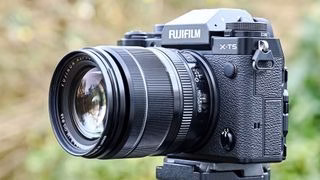 بهترین دوربین های بدون آینه در سال 2025 12 Fujifilm GFX100 II – بهترین دوربین مدیوم فرمت با کیفیت استودیویی