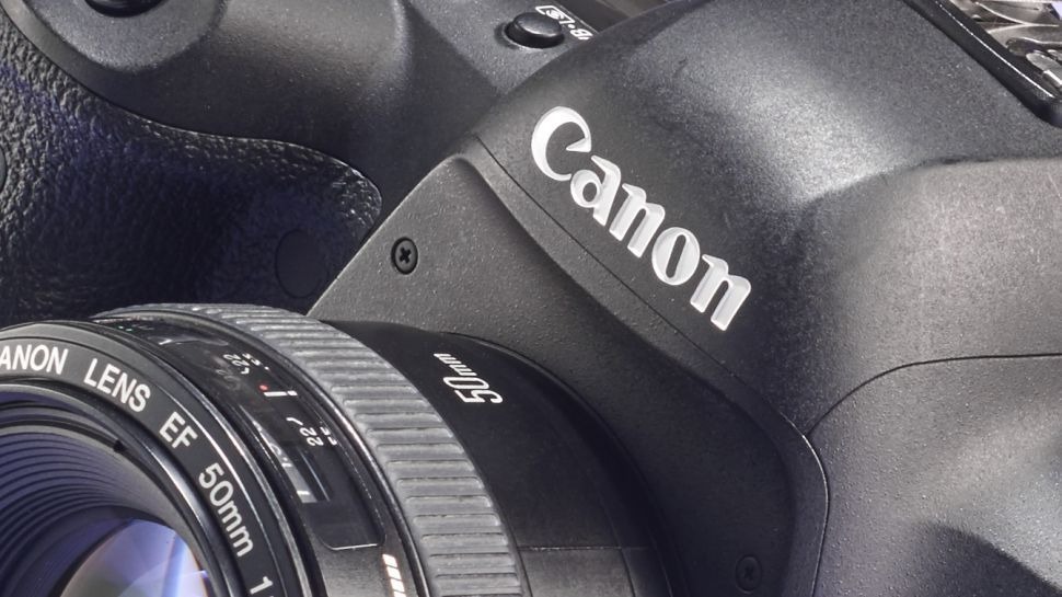 	دوربین Canon EOS R6 Mark III با صفحه نمایش OLED دو محوره