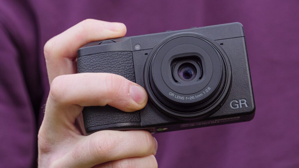 Ricoh GR IV دوربین کامپکت پرچمدار ۲۰۲۵