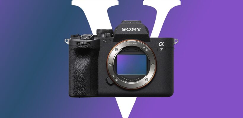 سونی A7V ؛ معرفی نسل جدید دوربین فولفریم با سنسور تازه 1 Sony A7V front view
