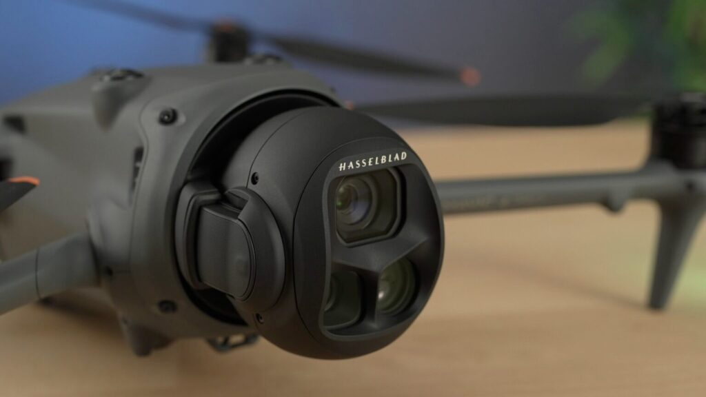بهروزرسانی جدید DJI Mavic 4 Pro: تغییر فاصلهی کانونی هنگام ضبط و فیلمبرداری عمودی بدون افت کیفیت 2 تغییر فاصله کانونی هنگام ضبط با DJI Mavic 4 Pro