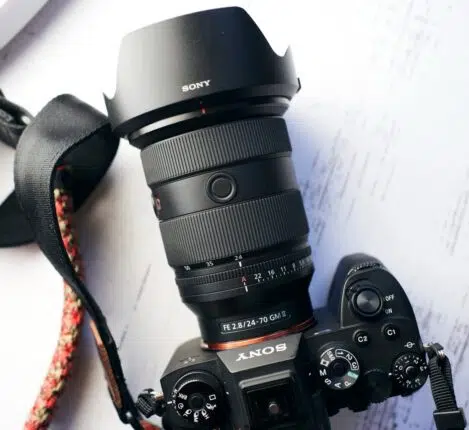 لنز Sony 24-70mm G Master II بر روی دوربین Sony A7 IV