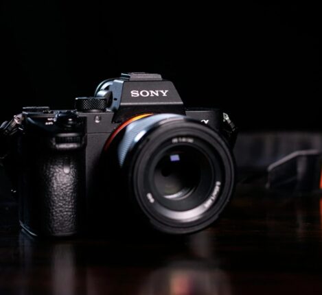 بهترین دوربینها و لنزهای بدون آینه سونی در سال ۲۰۲۶ 63 دوربین بدون آینه Sony a6400