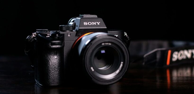 بهترین دوربینها و لنزهای بدون آینه سونی در سال ۲۰۲۶ 1 دوربین بدون آینه Sony a6400