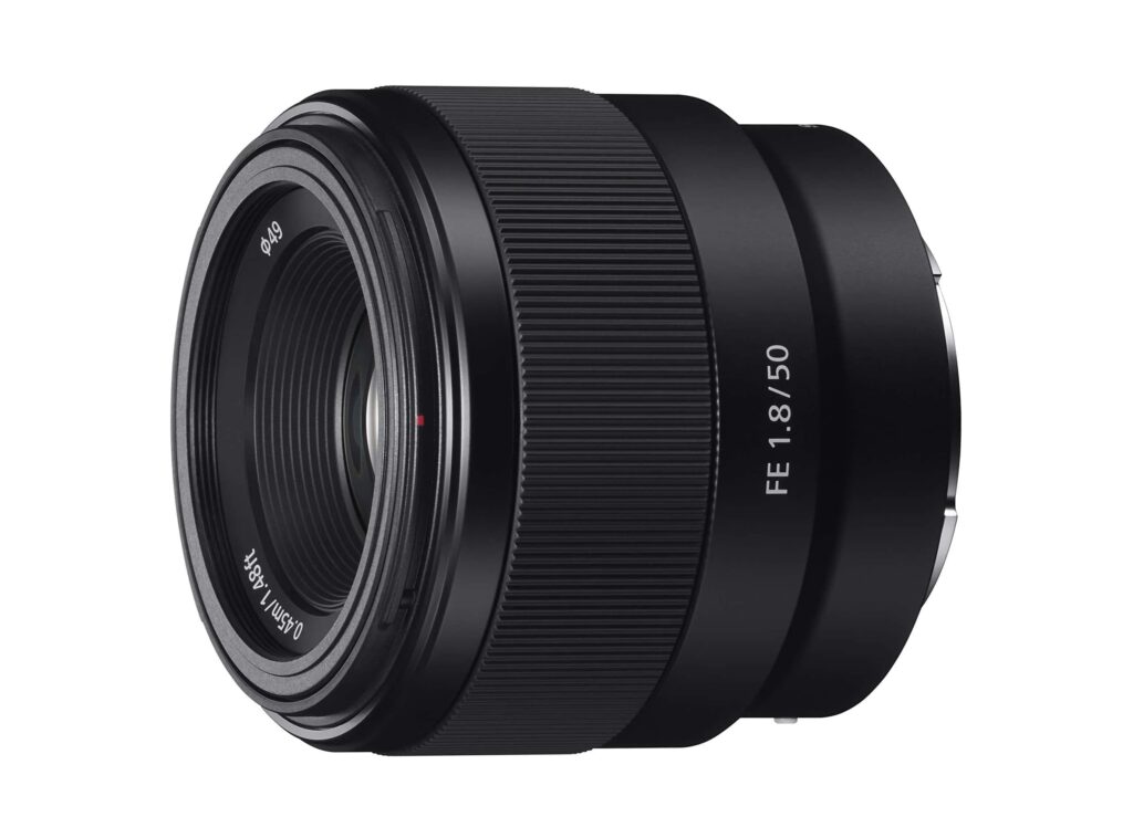 بهترین دوربینها و لنزهای بدون آینه سونی در سال ۲۰۲۶ 6 Sony 50mm F1.8؛ انتخاب اقتصادی برای پرتره