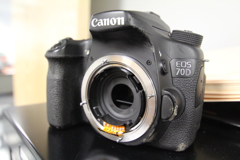 راهنمای کامل تعویض بدنه و صافکاری دوربین کانن: تخصص، دقت و آرامش خاطر 3 بدنه شکسته و آسیبدیده دوربین کانن