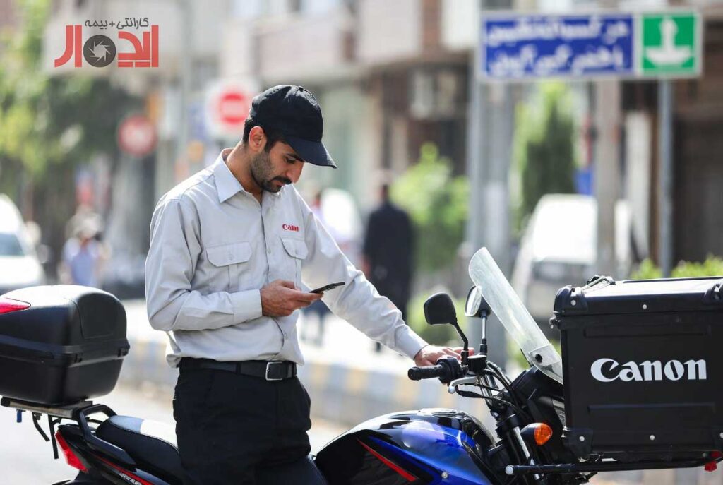 نمایندگی کانن در شیراز: راهنمای جامع خدمات تخصصی و تعمیرات معتبر 5 دوربین خود را که ظاهری کاملاً سالم دارد، از پیک «ایدهآل دوربین» درب منزل تحویل میگیرد
