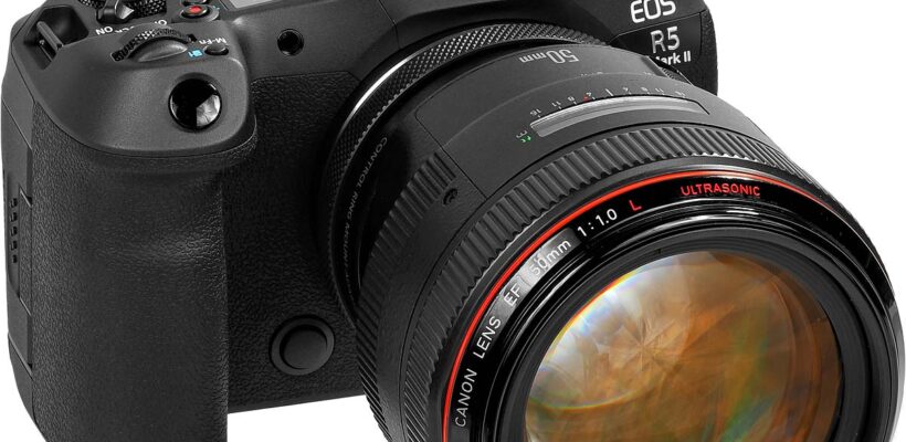 بررسی تخصصی Canon EOS R5 Mark II | هیولای هیبریدی کانن با فوکوس هوشمند و فیلمبرداری 8K 1 نمای کلی دوربین کانن R5 Mark II روی میز