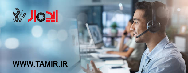 مقایسه دو لنز کانن مختلف روی یک میز کار برای کمک به انتخاب بهترین گزینه