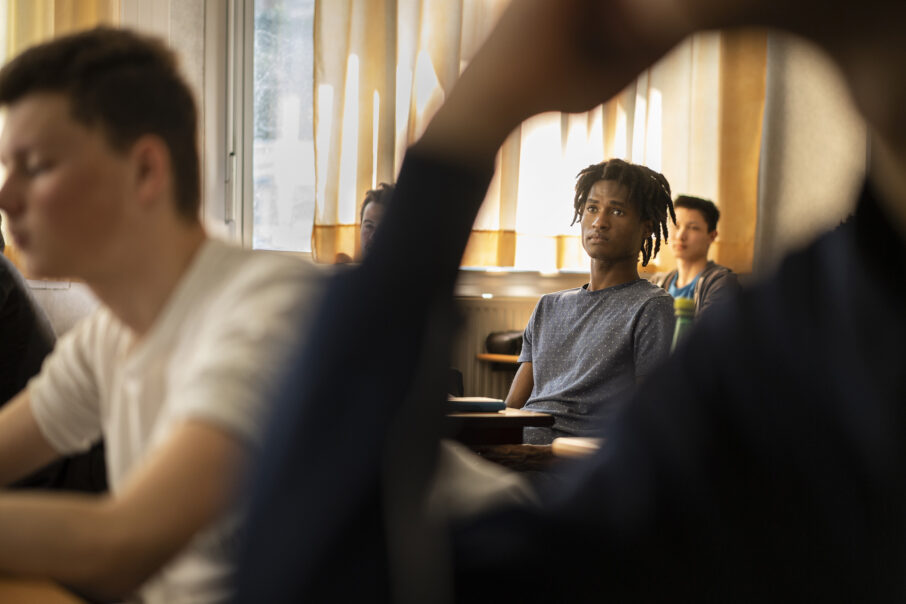 نمایش عملکرد سیستم فوکوس خودکار چهره سونی در محیط پویا 