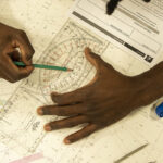 راهنمای تخصصی عکاسی مستند در شرایط سخت: تجربیات Olivier Jobard با دوربین سونی آلفا ۱ 11 در مدرسه دریا