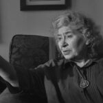 پرتره سیاه و سفید: راهنمای فنی آمادهسازی دوربین و خدمات تخصصی برای نتایج بینقص 13 Alt Text: یک پرتره سیاه و سفید قدرتمند با جزئیات دقیق در نقاط روشن و تاریکی ت