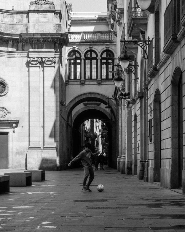 عکس سیاه و سفید عکاسی خیابانی
