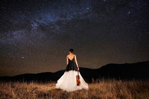 عکاسی در شب: راهنمای جامع ثبت لحظههای جادویی در تاریکی 6 نورپردازی در شب