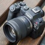 معرفی Canon R6 Mark III؛ جهش بزرگ کانن در فوکوس، سرعت و فیلمبرداری 7K 7 Canon EOS R6 Mark III front view