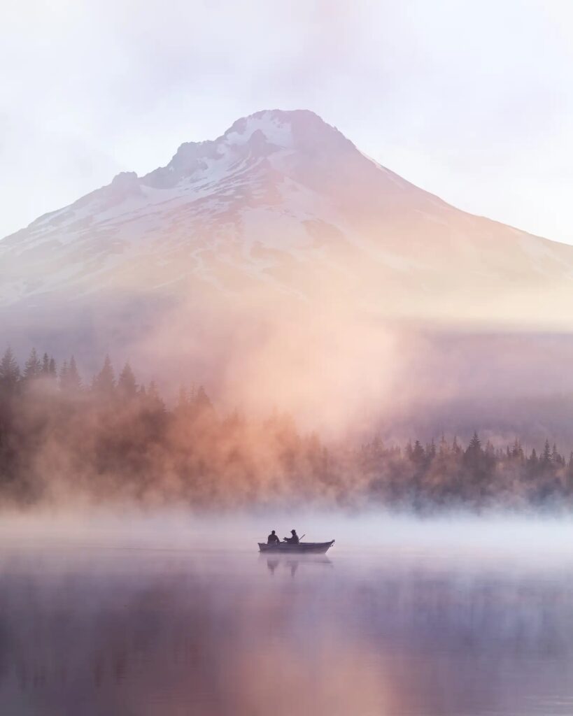 نورپردازی ملایم برای نمایش تجهیزات و اتمسفر مه.