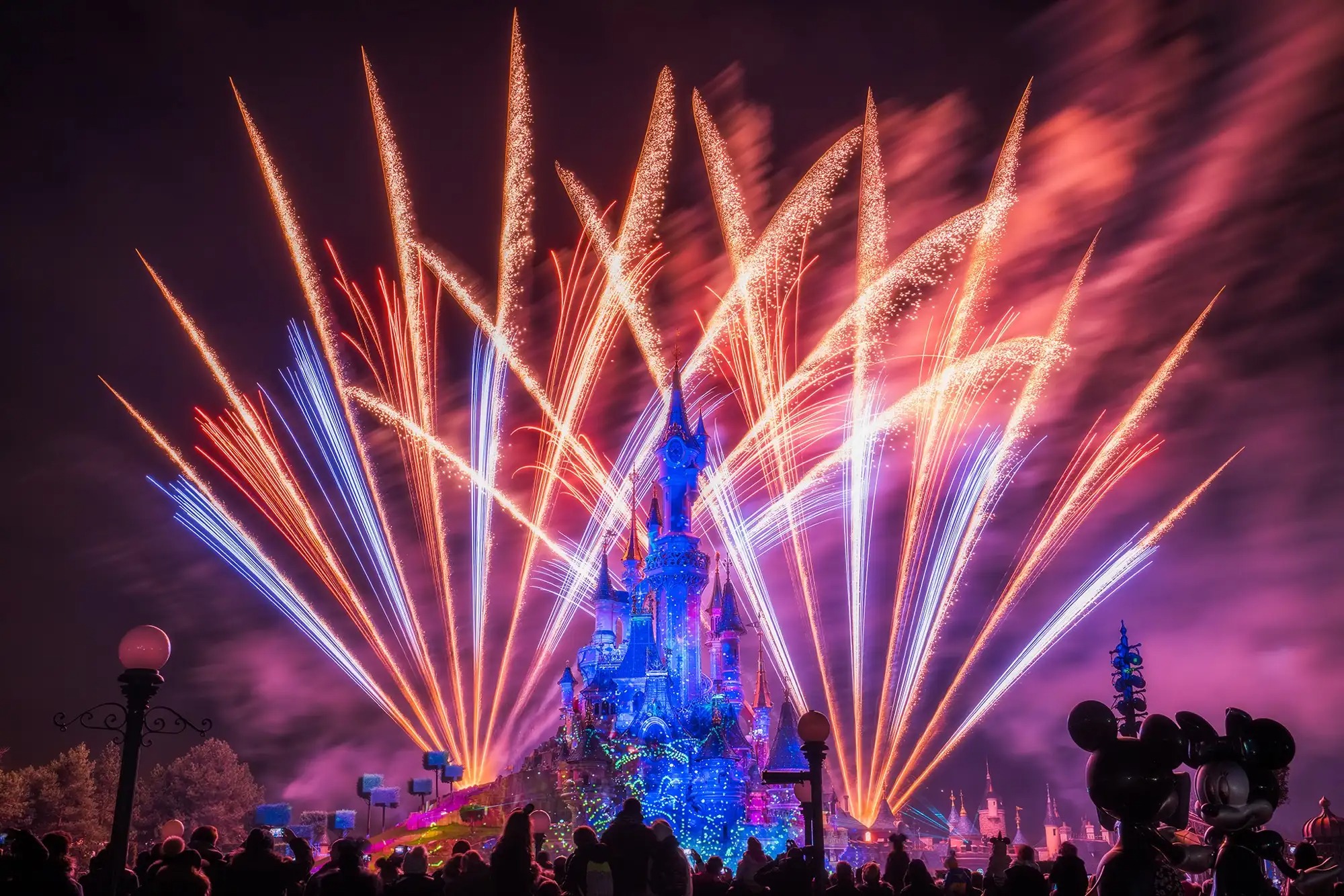 راهنمای جامع عکاسی از آتشبازی با دوربین سونی آلفا: ثبت لحظات درخشان 5 لنزهای مناسب عکاسی از آتش بازی