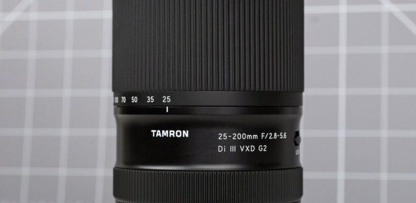 بررسی تخصصی لنز تامرون 25-200mm f/2.8-5.6 Di III VXD G2: سفر سبک و بیدغدغه 1 لنز تامرون 25-200mm f/2.8-5.6 Di III VXD G2 روی یک دوربین سونی در حال عکاسی از یک منظره شهری