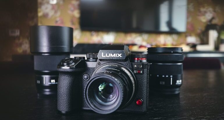 مقایسه دوربین‌های حرفه‌ای کانن، سونی و نیکون در استودیو