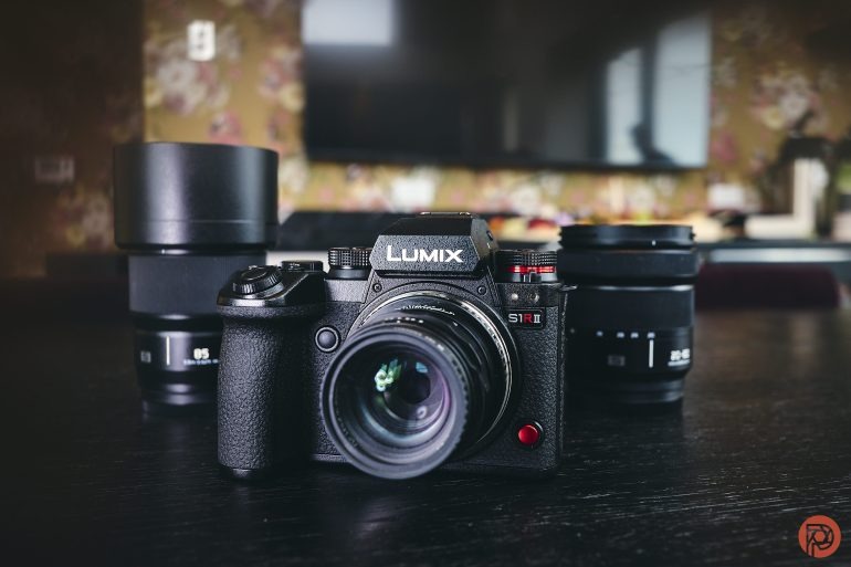 بهترین دوربینهای ۲۰۲۵ برای عکاسان حرفهای: راهنمای جامع انتخاب 5 مقایسه دوربینهای حرفهای کانن، سونی و نیکون در استودیو