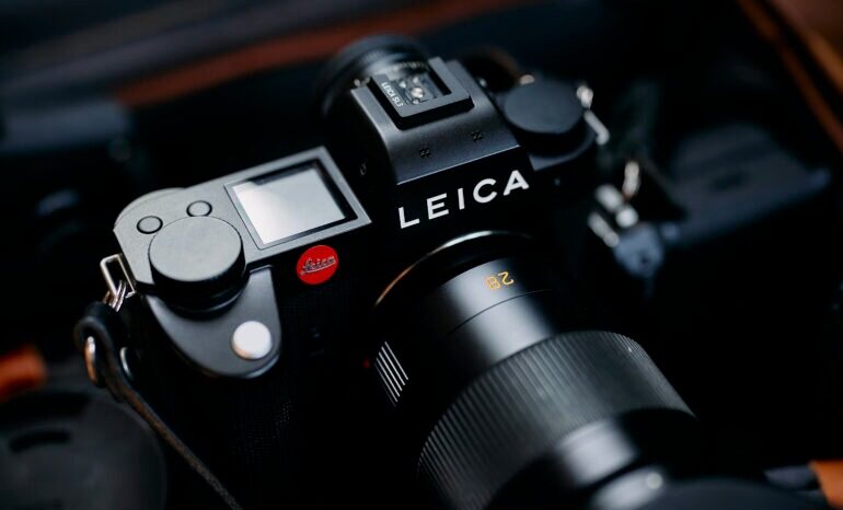 دوربین کانن R5 II با لنز حرفه‌ای برای عکاسی