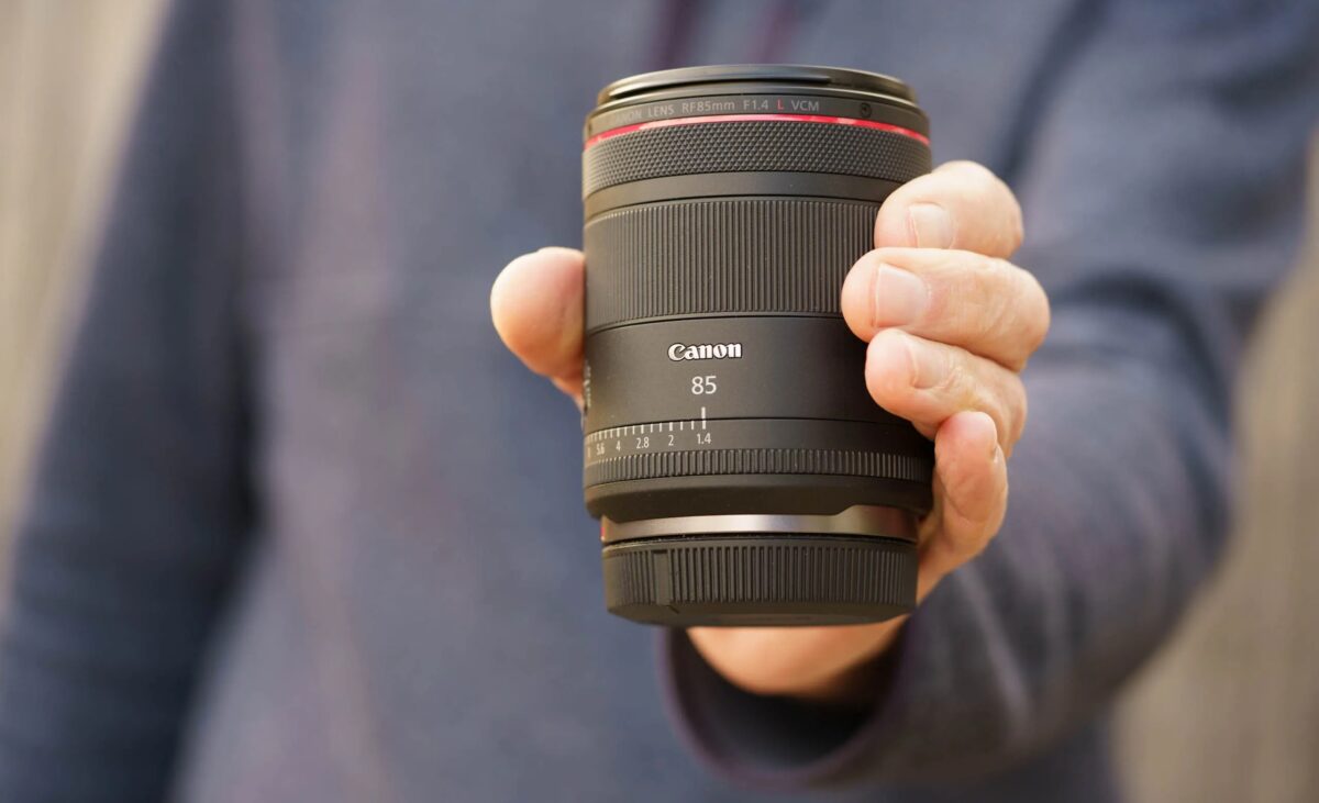 مقایسه لنز RF 85mm f/1.4 و f/1.2