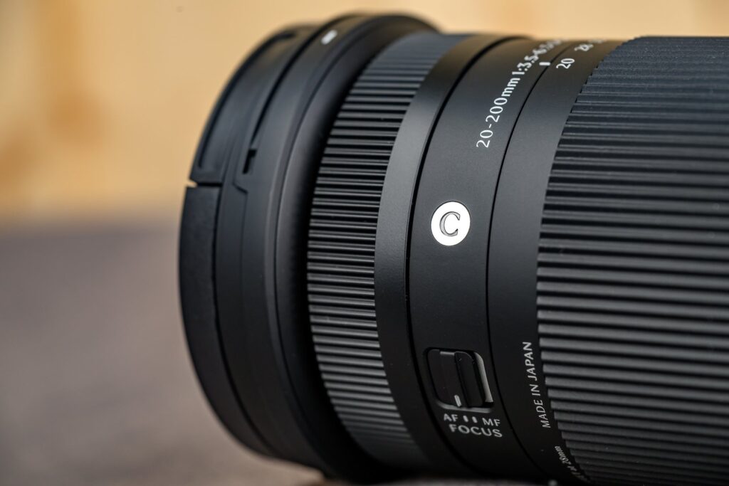 فوکوس روی میمون‌ها با لنز 20-200