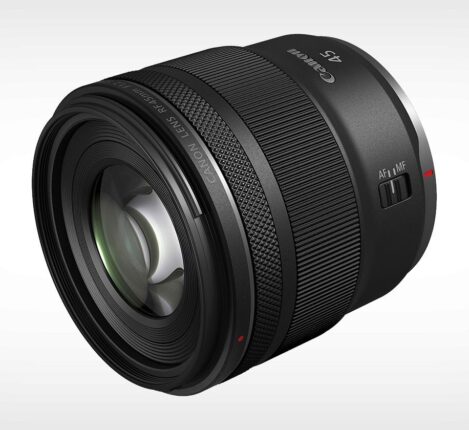 لنز Canon RF 45mm f/1.2 STM روی پس‌زمینه سفید