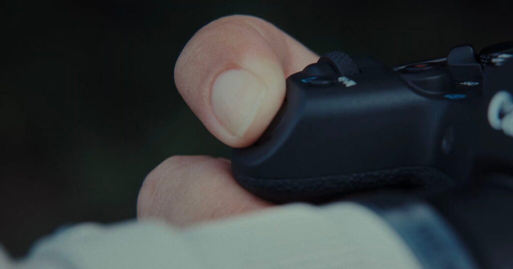 Canon R6 Mark II در برابر R6 Mark III: تفاوت بین RAW Burst Mode و پیشعکاسی متوالی 2 Canon R6 III با شاتر نیمه فشرده