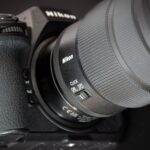 مقایسه جانبی لنز نیکون Z 24-70mm f/2.8 S II (بالا) با نسخه قبلی (پایین).