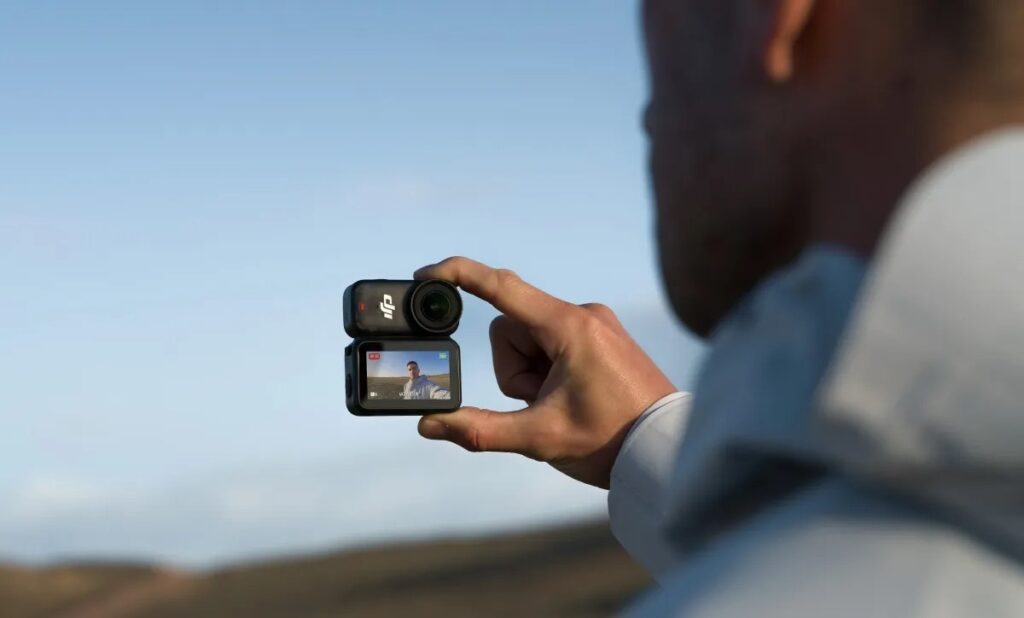 بهروزرسانی فریمور DJI Osmo Nano: ارتقاء کیفیت و قابلیتهای شگفتانگیز 2 فیلمبردار حرفهای با Osmo Nano در محیط خارجی