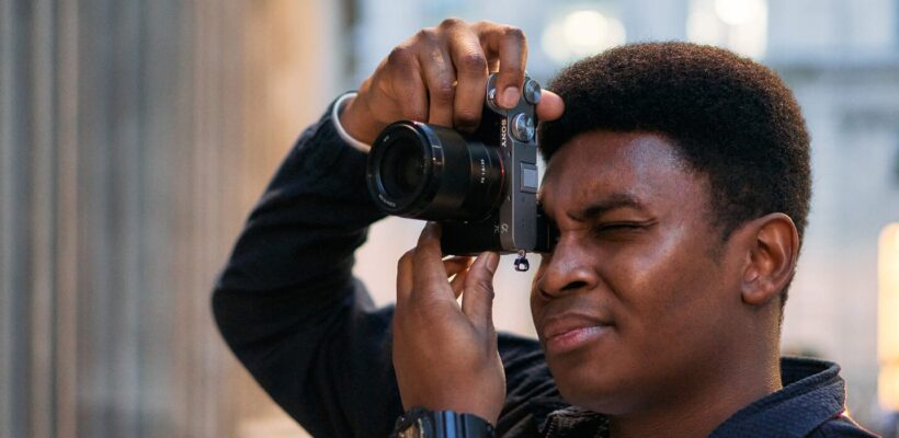 راهنمای جامع عکاسی شهری در سفر: تکنیکهای حرفهای برای تصاویری خیرهکننده 1 تکنیکهای حرفهای برای تصاویری خیرهکننده