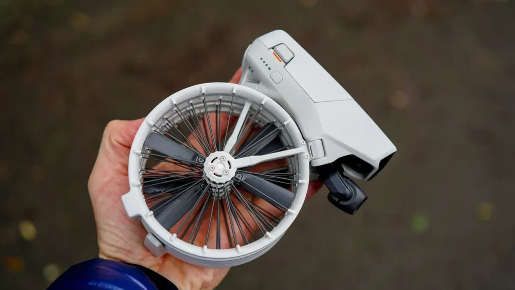 آنتیگراویتی A1: رقیب DJI با تاریخ عرضه رسمی و دوربین 360 درجه 8K 7 پوستر رویداد رونمایی آنتیگراویتی A1