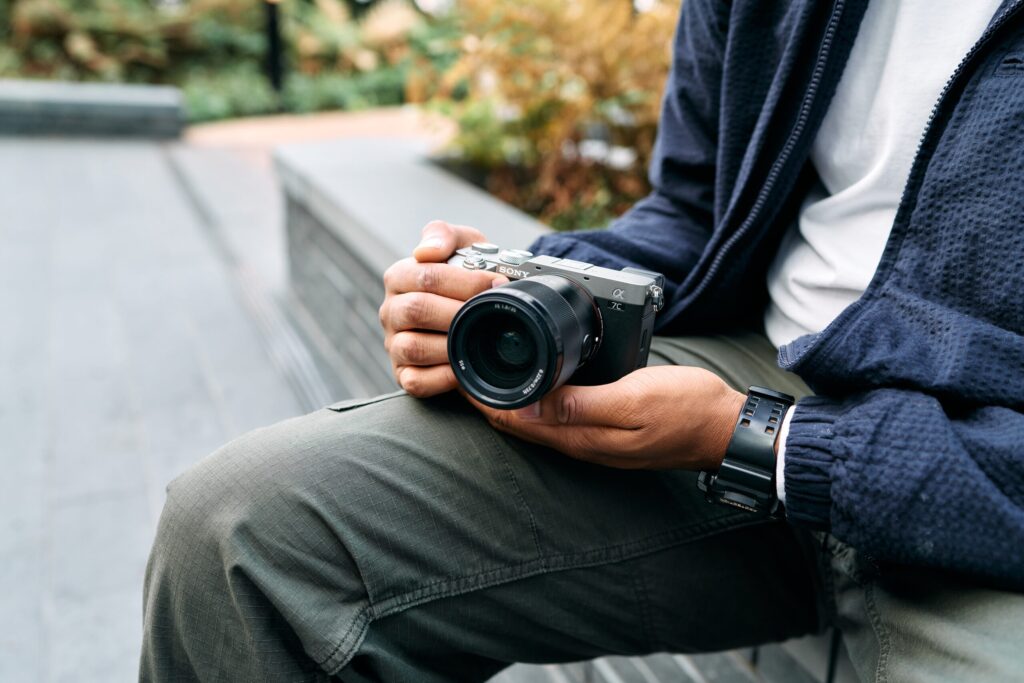 راهنمای جامع عکاسی شهری در سفر: تکنیکهای حرفهای برای تصاویری خیرهکننده 2 تکنیکهای حرفهای برای تصاویری خیرهکننده