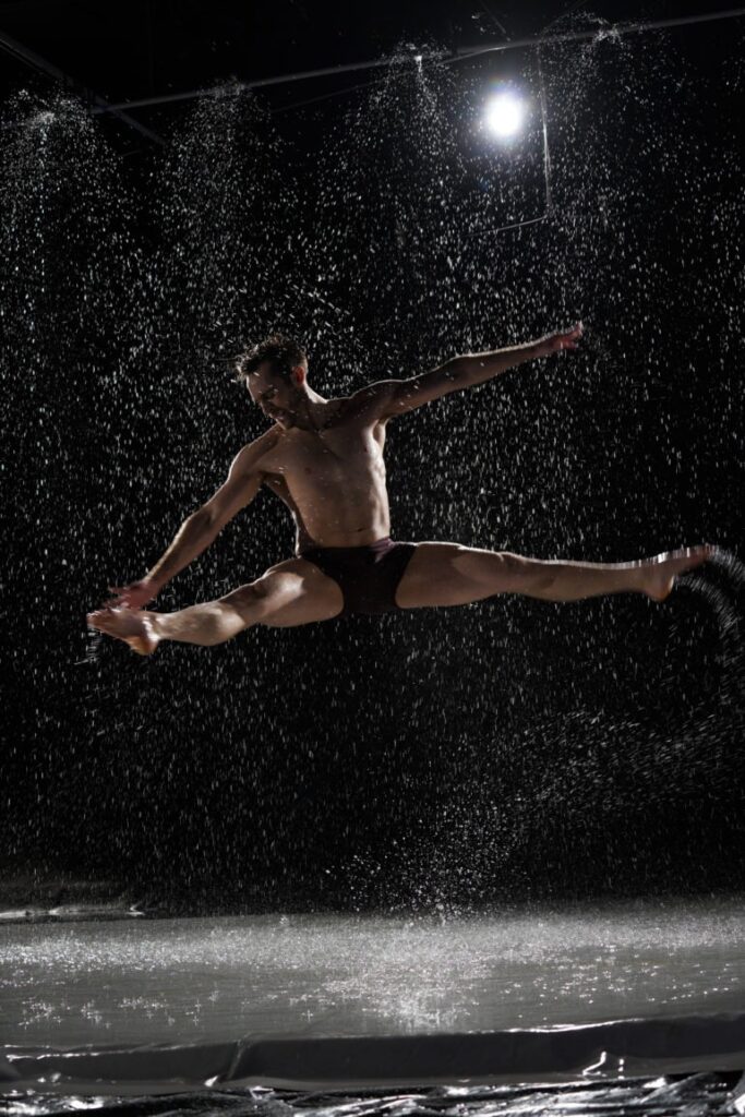 نبرد بهترین دوربین کارکرده: Sony A7 III یا Nikon Z5 II؟ (بررسی کامل و مقایسه تخصصی) 2 نمای جلوی دوربین سونی A7 III فولفریم