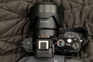 بهترین دوربینهای فولفریم سونی که برنده جوایز جهانی شدند 4 شت دوربین سونی A7R IV با دکمههای کنترلی