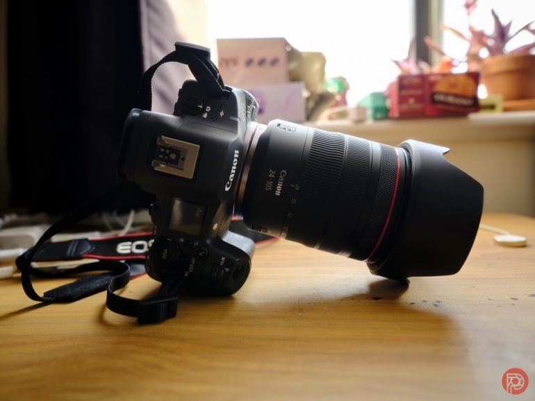 بهترین دوربینهای ۲۰۲۵ برای عکاسان حرفهای: راهنمای جامع انتخاب 2 دوربین فوجیفیلم GFX 100RF با طراحی خاص