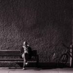 راهنمای جامع عکاسی خیابانی ۲۰۲۴: از تکنیکهای پیشرفته تا انتخاب بهترین تجهیزات 15 انتخاب کادر و سوژه مناسب