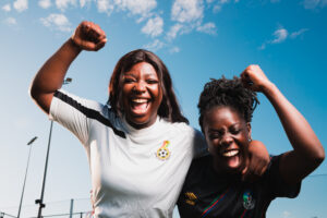 عکاس احساسات بازی را ثبت می‌کند و یک روایت قوی ایجاد می‌کند.