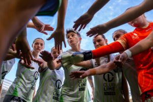 این عبارت به فرآیند خلق آثار هنری یا محتوای خلاقانه اشاره دارد که به صورت پویا و متغیر طراحی می‌شوند.