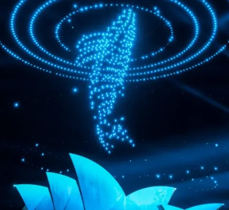 عکاسی در شب در خیابان شهری با نورهای مصنوعی