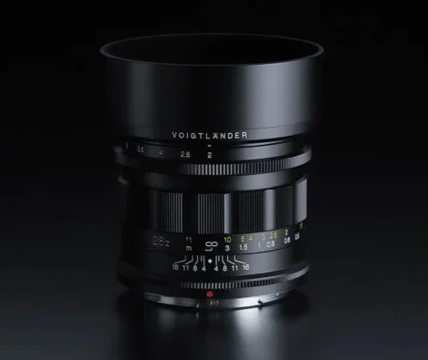 نماد سوال و پاسخ (؟) در کنار لنز فوگلندر APO-Lanthar 28mm f/2.